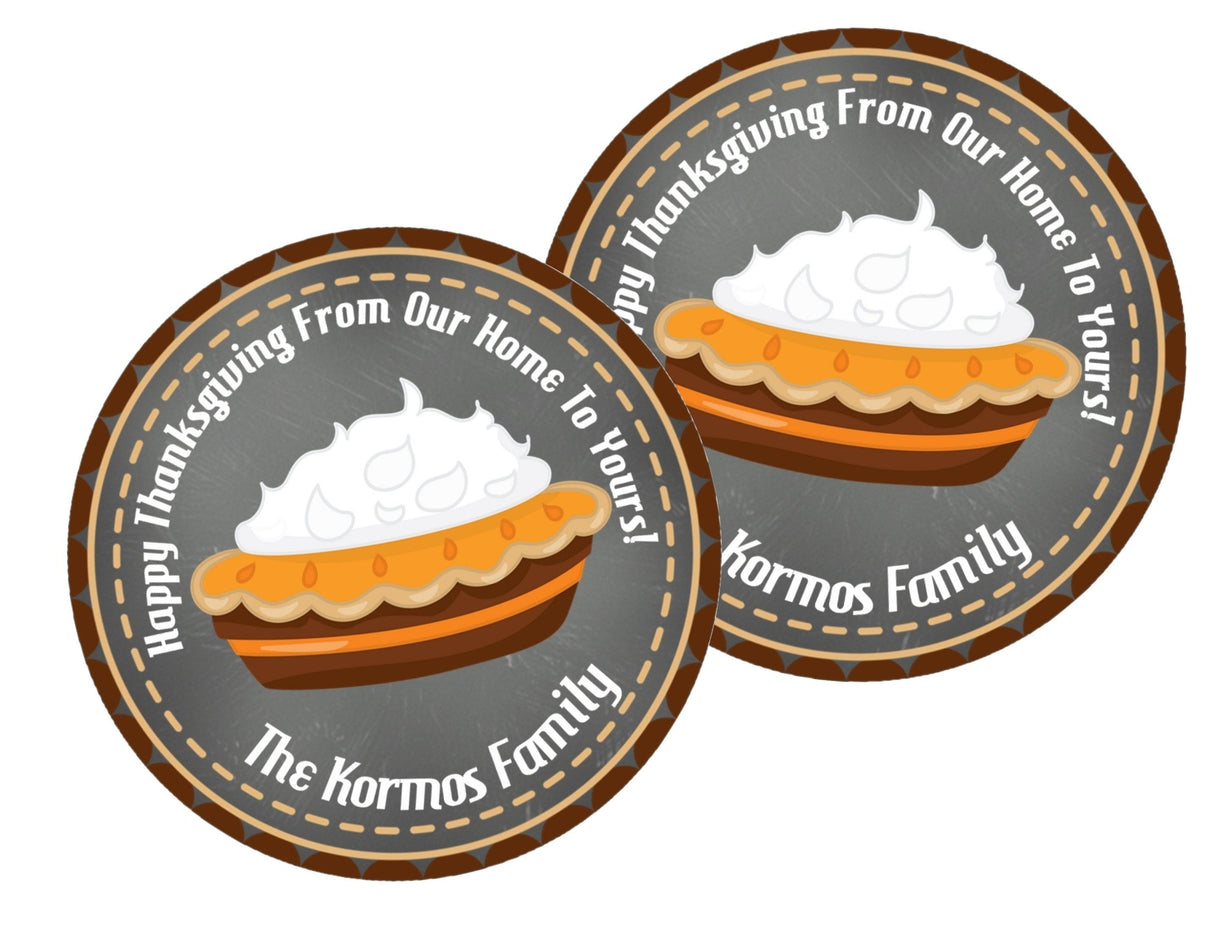 Fall favor label with illustrated pie and Happy Thanksgiving text
